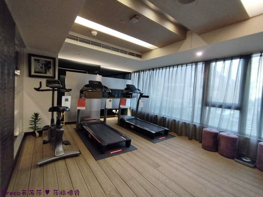 台中市西屯區台中飯店【文華道會館】逢甲夜市商圈吃喝玩樂就住這！歐風典雅寬敞房型.免費足浴池超放鬆│中央公園│星享道