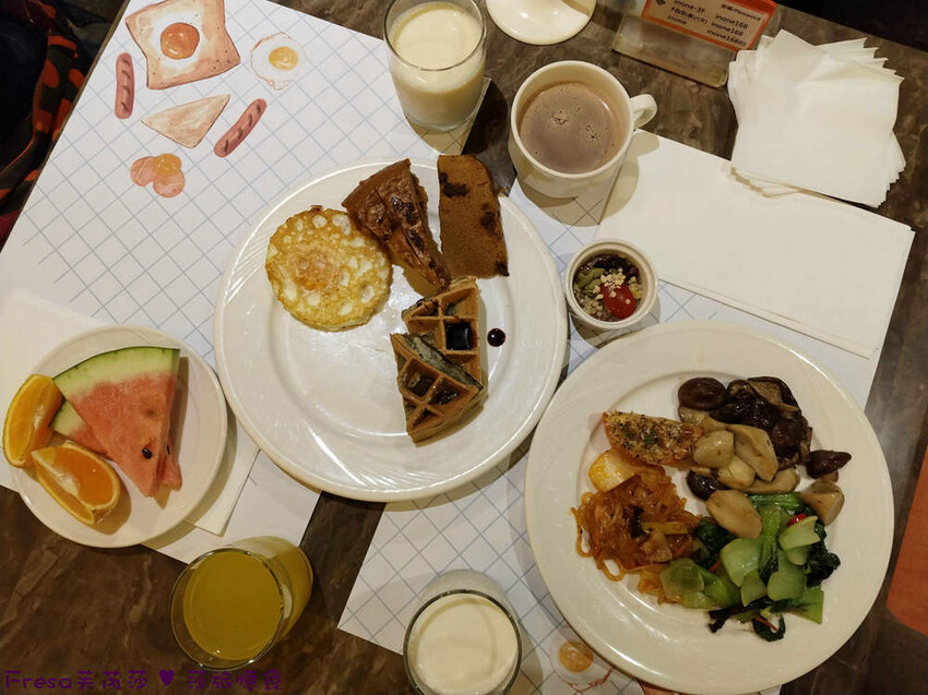 台中市西屯區台中飯店【文華道會館】逢甲夜市商圈吃喝玩樂就住這！歐風典雅寬敞房型.免費足浴池超放鬆│中央公園│星享道