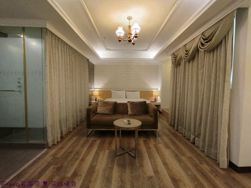 台中市西屯區台中飯店【文華道會館】逢甲夜市商圈吃喝玩樂就住這！歐風典雅寬敞房型.免費足浴池超放鬆│中央公園│星享道