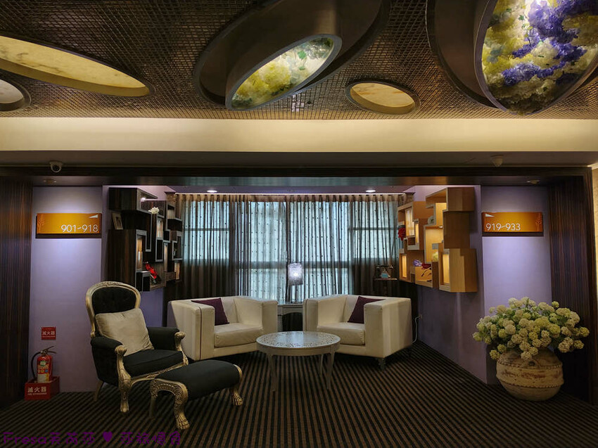 台中市西屯區台中飯店【文華道會館】逢甲夜市商圈吃喝玩樂就住這！歐風典雅寬敞房型.免費足浴池超放鬆│中央公園│星享道