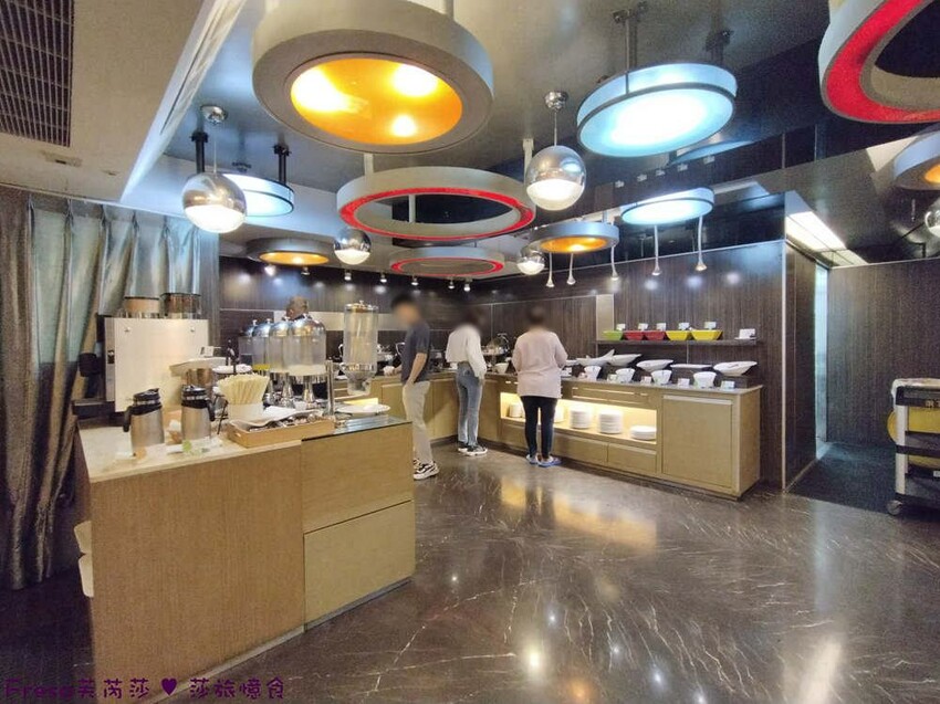 台中市西屯區台中飯店【文華道會館】逢甲夜市商圈吃喝玩樂就住這！歐風典雅寬敞房型.免費足浴池超放鬆│中央公園│星享道