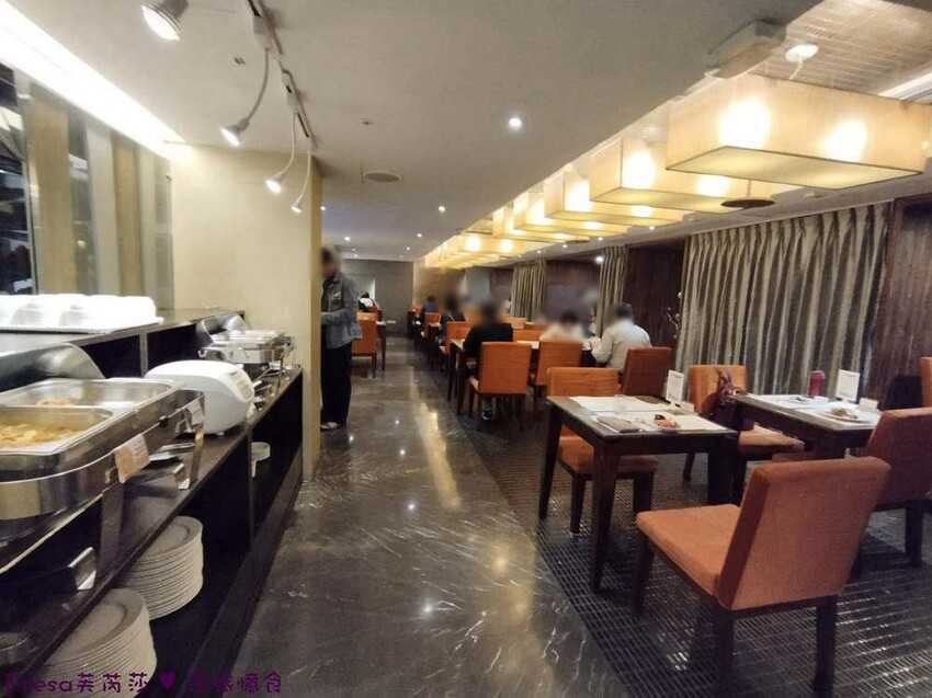 台中市西屯區台中飯店【文華道會館】逢甲夜市商圈吃喝玩樂就住這！歐風典雅寬敞房型.免費足浴池超放鬆│中央公園│星享道