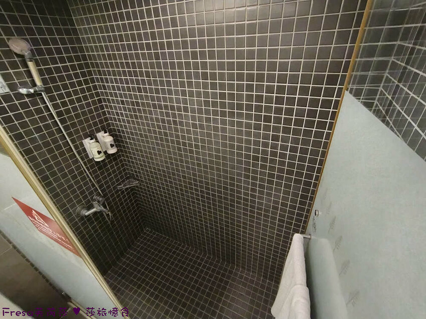 台中市西屯區台中飯店【文華道會館】逢甲夜市商圈吃喝玩樂就住這！歐風典雅寬敞房型.免費足浴池超放鬆│中央公園│星享道