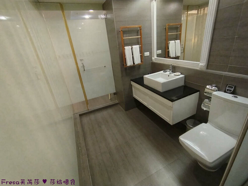 台中市西屯區台中飯店【文華道會館】逢甲夜市商圈吃喝玩樂就住這！歐風典雅寬敞房型.免費足浴池超放鬆│中央公園│星享道