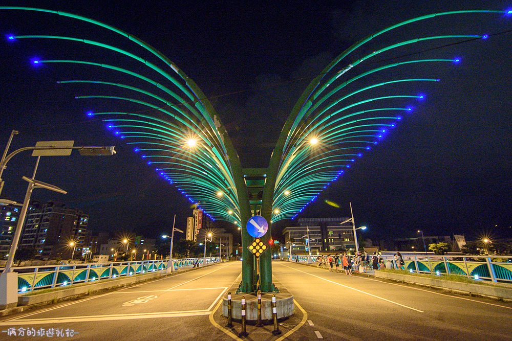 台中北屯景點》蝴蝶橋Cuisine法式餐廳 蝴蝶橋落羽松莊園 巨人彩虹大椅超吸睛 情侶約會LOVE景點 - 滿分的旅遊札記