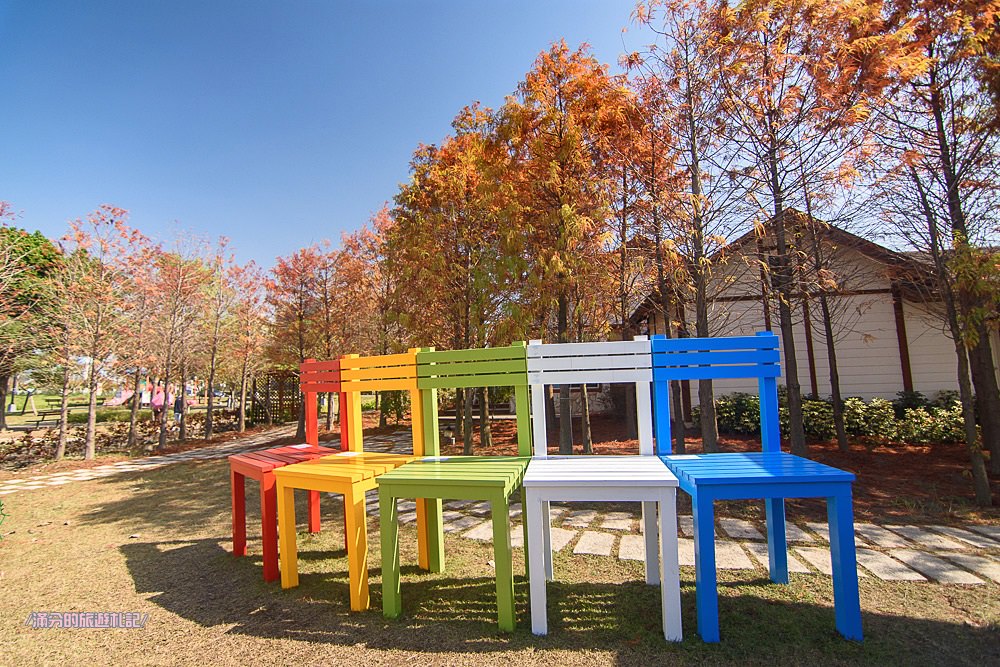 台中北屯景點》蝴蝶橋Cuisine法式餐廳 蝴蝶橋落羽松莊園 巨人彩虹大椅超吸睛 情侶約會LOVE景點 - 滿分的旅遊札記
