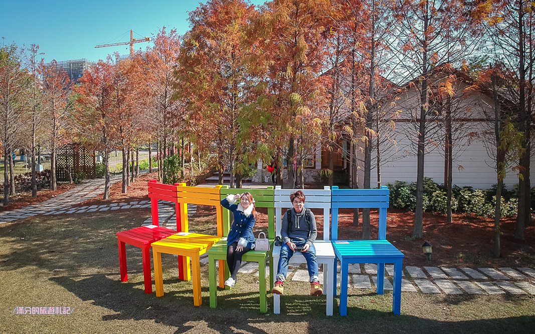 台中北屯景點》蝴蝶橋Cuisine法式餐廳 蝴蝶橋落羽松莊園 巨人彩虹大椅超吸睛 情侶約會LOVE景點 - 滿分的旅遊札記