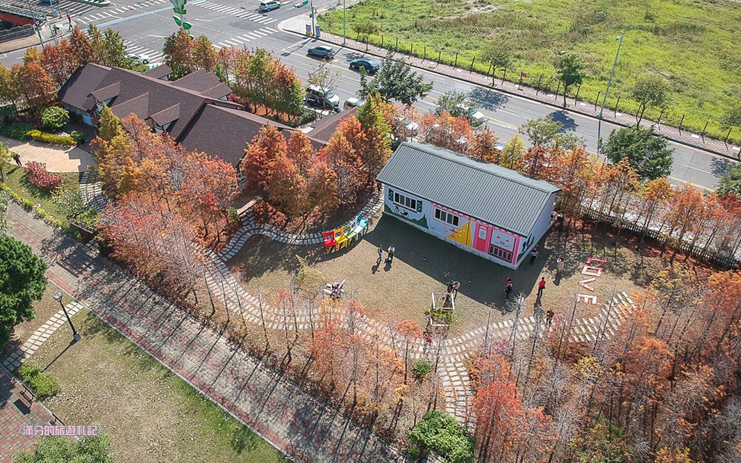 台中北屯景點》蝴蝶橋Cuisine法式餐廳 蝴蝶橋落羽松莊園 巨人彩虹大椅超吸睛 情侶約會LOVE景點 - 滿分的旅遊札記