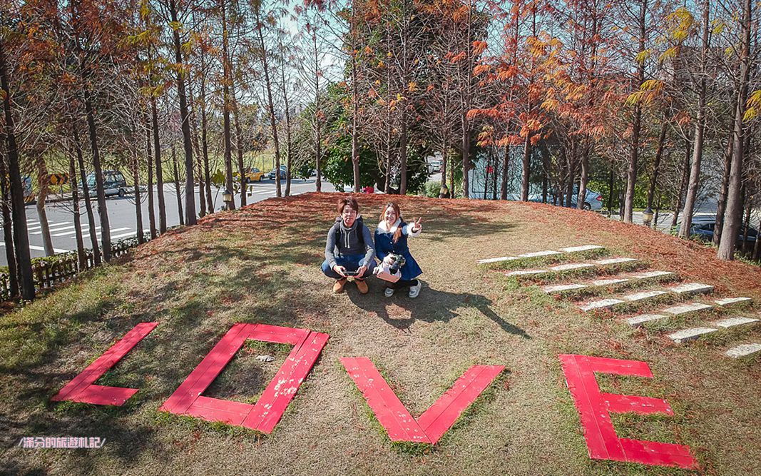 台中北屯景點》蝴蝶橋Cuisine法式餐廳 蝴蝶橋落羽松莊園 巨人彩虹大椅超吸睛 情侶約會LOVE景點 - 滿分的旅遊札記