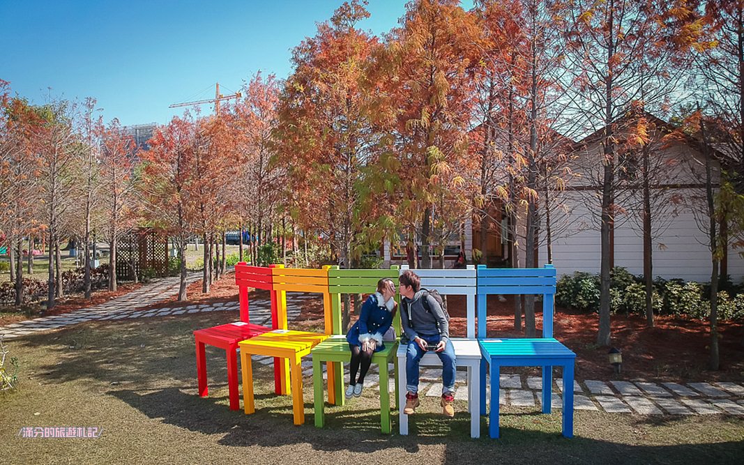 台中北屯景點》蝴蝶橋Cuisine法式餐廳 蝴蝶橋落羽松莊園 巨人彩虹大椅超吸睛 情侶約會LOVE景點 - 滿分的旅遊札記