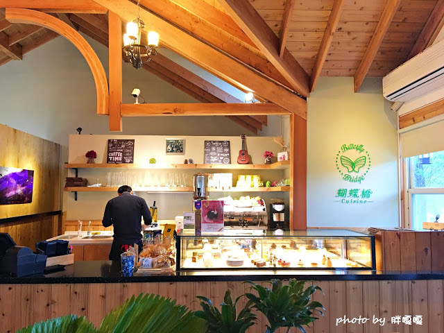 【台中 北屯】蝴蝶橋Cuisine法式餐廳💖💖💖哦~~~燈光美、氣氛佳，約會超合適，平價法式料理，平日最低只要$398，料理美味，吃完還會想再來一客啊！！！