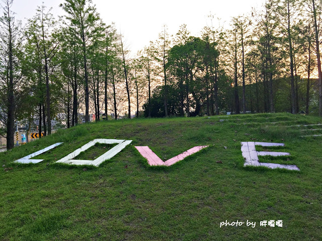 【台中 北屯】蝴蝶橋Cuisine法式餐廳💖💖💖哦~~~燈光美、氣氛佳，約會超合適，平價法式料理，平日最低只要$398，料理美味，吃完還會想再來一客啊！！！