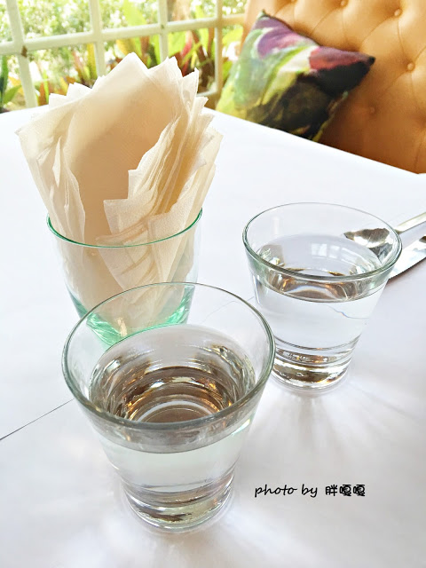 【台中 北屯】蝴蝶橋Cuisine法式餐廳💖💖💖哦~~~燈光美、氣氛佳，約會超合適，平價法式料理，平日最低只要$398，料理美味，吃完還會想再來一客啊！！！