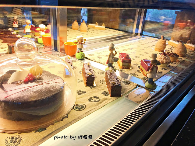 【台中 北屯】蝴蝶橋Cuisine法式餐廳💖💖💖哦~~~燈光美、氣氛佳，約會超合適，平價法式料理，平日最低只要$398，料理美味，吃完還會想再來一客啊！！！