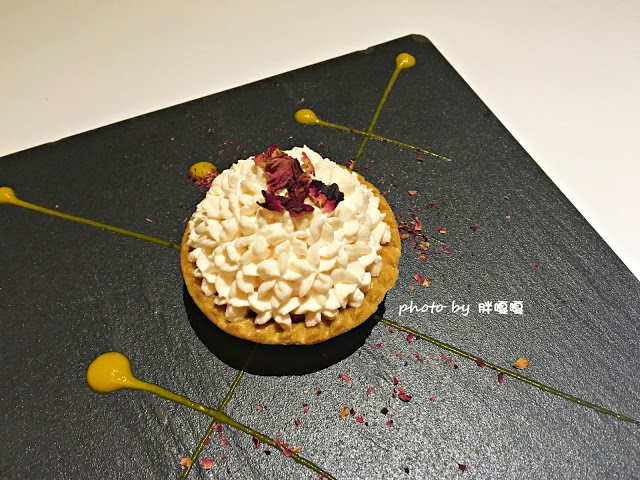 【台中 北屯】蝴蝶橋Cuisine法式餐廳💖💖💖哦~~~燈光美、氣氛佳，約會超合適，平價法式料理，平日最低只要$398，料理美味，吃完還會想再來一客啊！！！