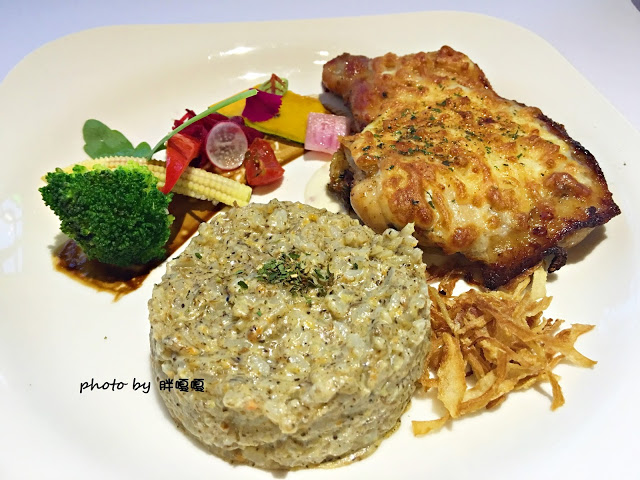 【台中 北屯】蝴蝶橋Cuisine法式餐廳💖💖💖哦~~~燈光美、氣氛佳，約會超合適，平價法式料理，平日最低只要$398，料理美味，吃完還會想再來一客啊！！！