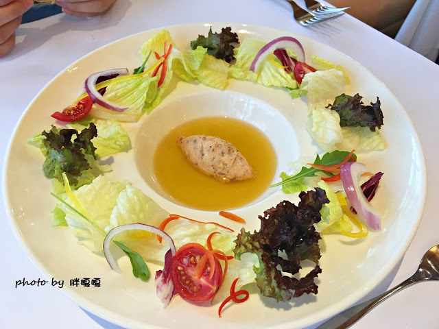 【台中 北屯】蝴蝶橋Cuisine法式餐廳💖💖💖哦~~~燈光美、氣氛佳，約會超合適，平價法式料理，平日最低只要$398，料理美味，吃完還會想再來一客啊！！！