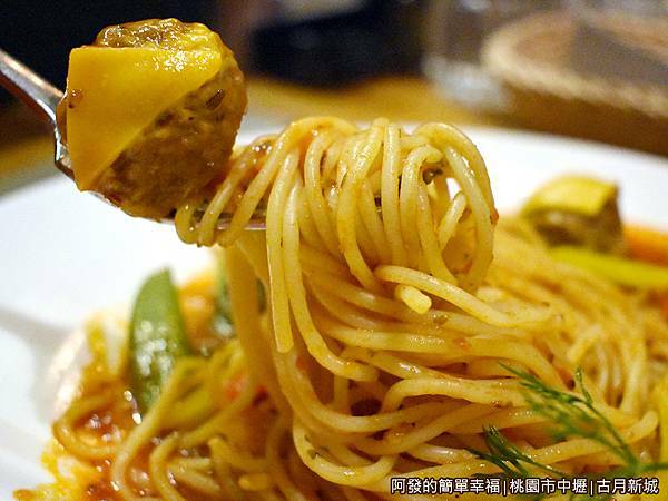 古月新城17-熔岩起司肉丸義大利麵特寫.JPG