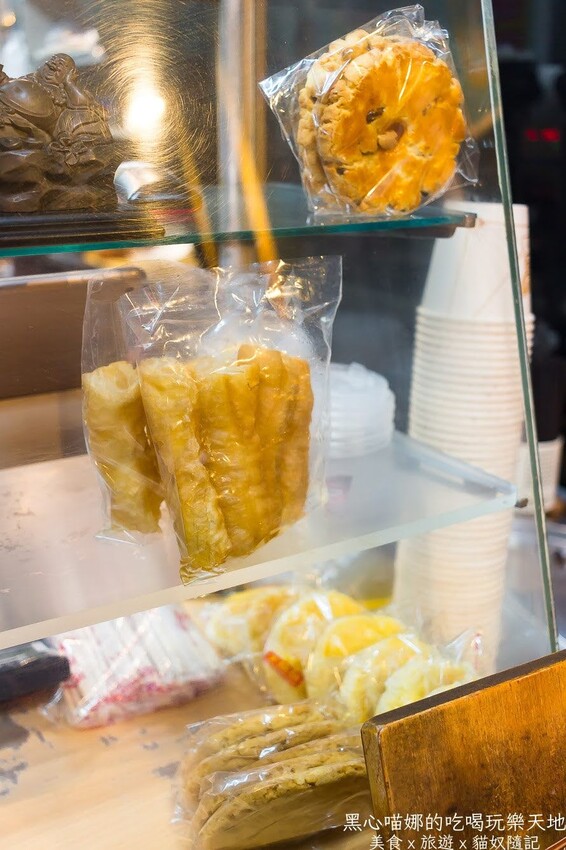 高雄鹽埕︱五十年杏仁茶　用傳統杏仁茶加古早味乾麵當宵夜才夠道地啊！！