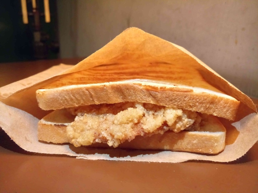 【新竹北區】滿美吐司部☞宵夜場限定!不管你今天過得怎麼樣，用好吃的肉排蛋吐司結束這一天吧~