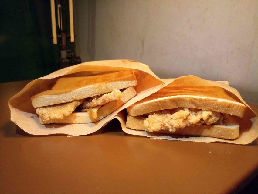 【新竹北區】滿美吐司部☞宵夜場限定!不管你今天過得怎麼樣，用好吃的肉排蛋吐司結束這一天吧~