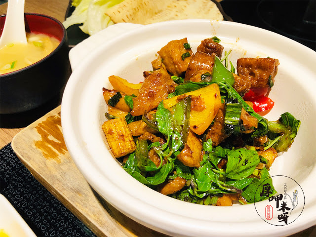 【厚呷米呀│桃園大溪】 豆佐和風料理餐廳 (DOZO LIFE) 豆製品料理才是主角的豆佐/家庭聚餐小桌用餐都很適合/六件式定食變化多口味滿足/料理細緻菜品時有創新/麻婆豆花滑嫩入口上菜時很有趣