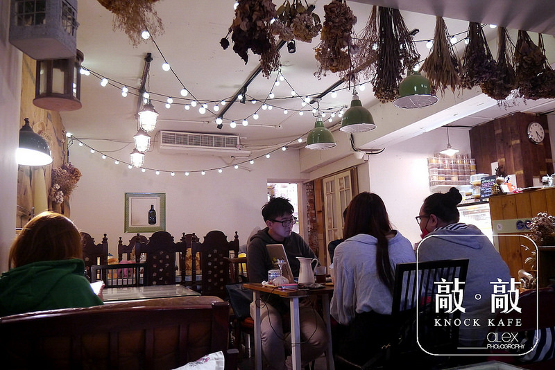 【台北】敲敲咖啡 KNOCK KAFE ~ 溫暖系咖啡餐館、讓人不小心就愛上的療癒系甜點塔 / 內附菜單 / WIFI