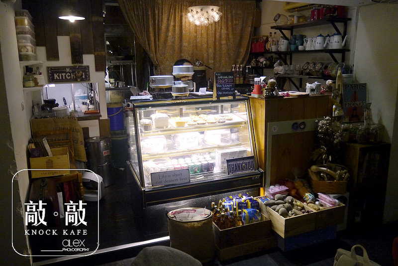 【台北】敲敲咖啡 KNOCK KAFE ~ 溫暖系咖啡餐館、讓人不小心就愛上的療癒系甜點塔 / 內附菜單 / WIFI