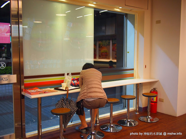 Burger Talks 淘客漢堡：【食記】新北Burger Talks 淘客漢堡@三重MRT先嗇宮 : 傳聞中的台版IN-N-OUT？ 味道與價格算是還可以接受