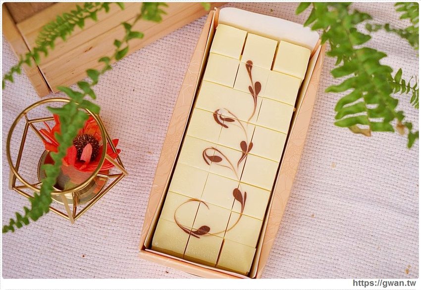 低調藏在巷仔內,團購超夯4.9顆星甜點!每份都有獨特拉花,越冰越好吃~