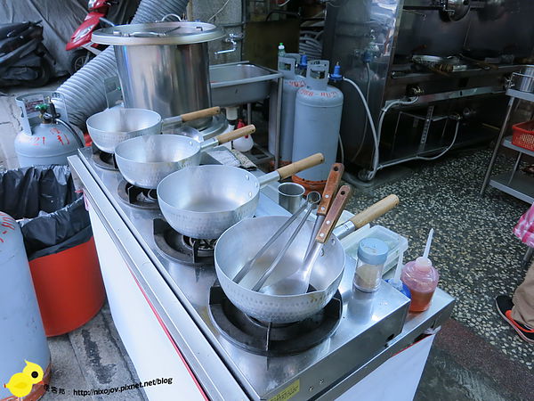 台北-三重-雞籠咖哩炒麵-料多味美的美食小吃-咖哩炒飯-咖哩米粉-赤肉湯-豬肝湯