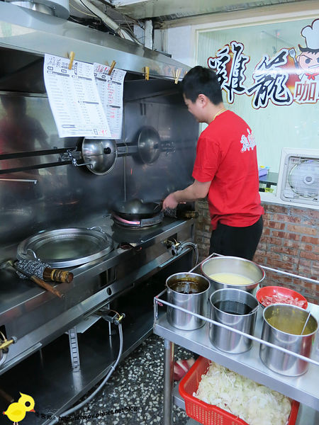 台北-三重-雞籠咖哩炒麵-料多味美的美食小吃-咖哩炒飯-咖哩米粉-赤肉湯-豬肝湯