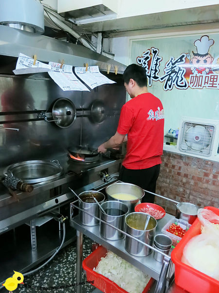 台北-三重-雞籠咖哩炒麵-料多味美的美食小吃-咖哩炒飯-咖哩米粉-赤肉湯-豬肝湯