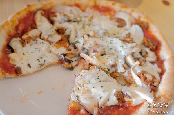 宜蘭道地披薩首選！TAVOLA pizzeria手工道地披薩，寵物友善推薦。