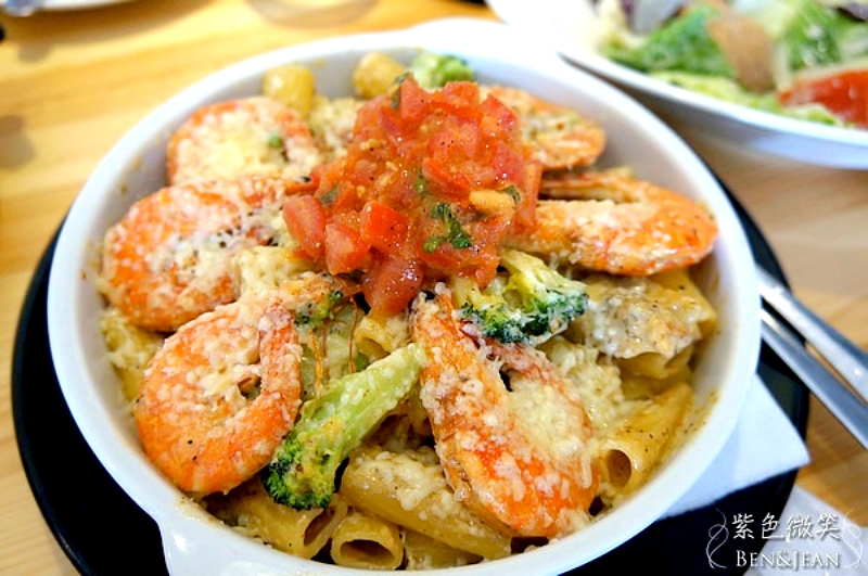 宜蘭道地披薩首選！TAVOLA pizzeria手工道地披薩，寵物友善推薦。