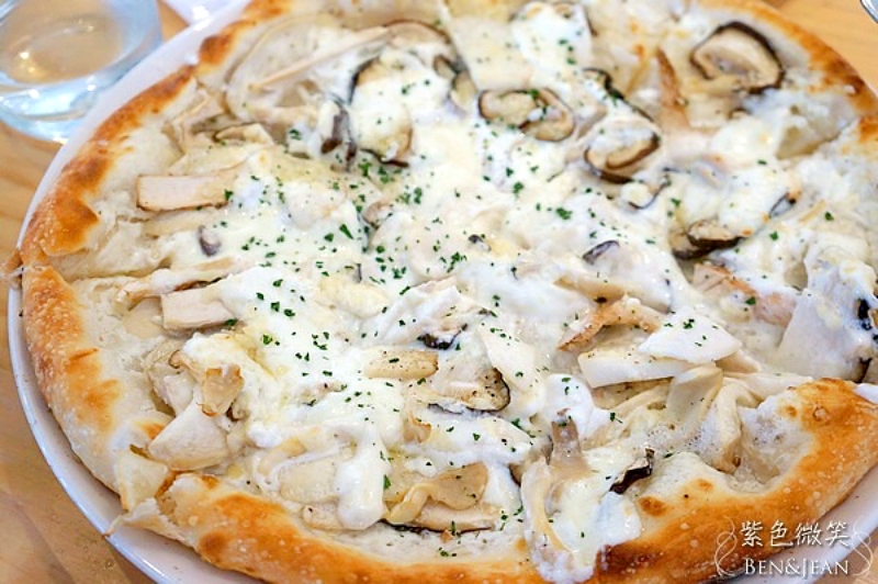 宜蘭道地披薩首選！TAVOLA pizzeria手工道地披薩，寵物友善推薦。