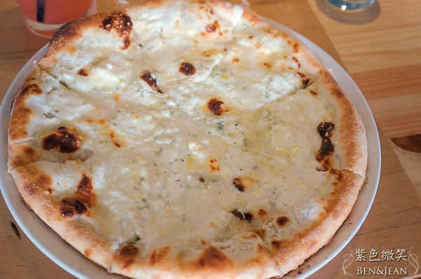 宜蘭道地披薩首選！TAVOLA pizzeria手工道地披薩，寵物友善推薦。