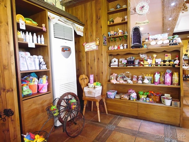 │食。頭份│儷池咖啡屋。自然鄉村童趣餐廳。草坪、餵魚親子近郊首選 │食。頭份│儷池咖啡屋。自然鄉村童趣餐廳。草坪、餵魚親子近郊首選