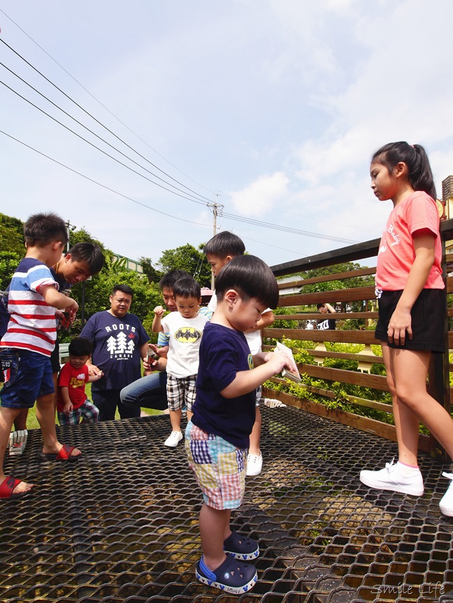 │食。頭份│儷池咖啡屋。自然鄉村童趣餐廳。草坪、餵魚親子近郊首選 │食。頭份│儷池咖啡屋。自然鄉村童趣餐廳。草坪、餵魚親子近郊首選