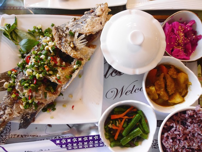 │食。頭份│儷池咖啡屋。自然鄉村童趣餐廳。草坪、餵魚親子近郊首選 │食。頭份│儷池咖啡屋。自然鄉村童趣餐廳。草坪、餵魚親子近郊首選