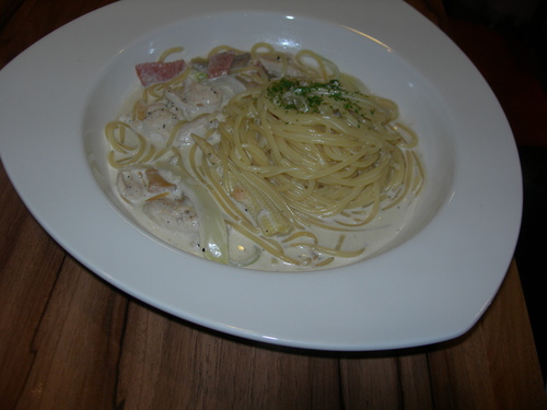 義咪咪義式廚房~味道濃郁又好大一盤而價格平實之義大利麵