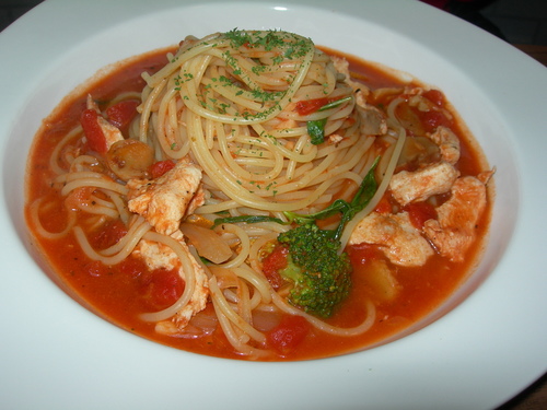 義咪咪義式廚房~味道濃郁又好大一盤而價格平實之義大利麵