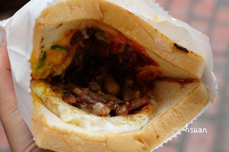 台中霧峰。朝陽科大山下早餐車