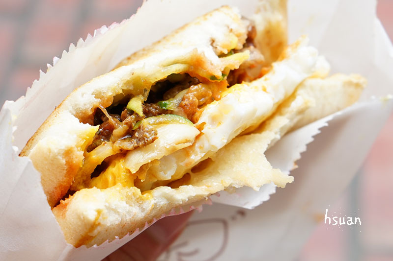 台中霧峰。朝陽科大山下早餐車