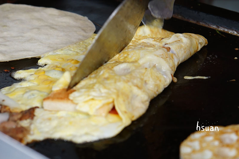 台中霧峰。朝陽科大山下早餐車