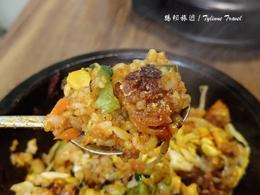 中和韓式美食「明洞韓式料理」在地人激推！石鍋拌飯 銅盤烤肉香氣逼人。