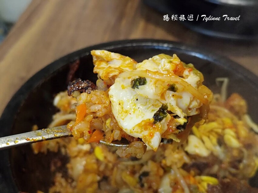 中和韓式美食「明洞韓式料理」在地人激推！石鍋拌飯 銅盤烤肉香氣逼人。