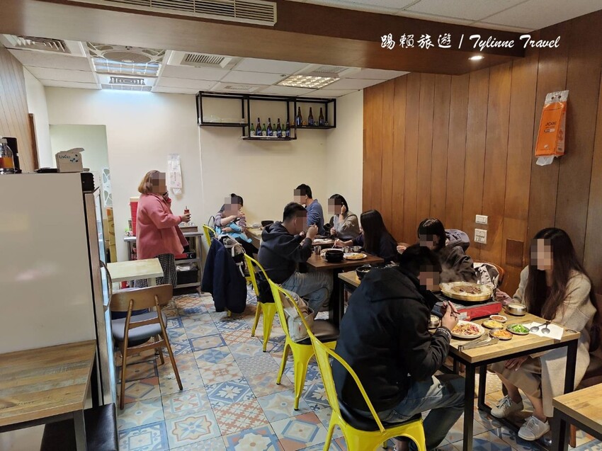 中和韓式美食「明洞韓式料理」在地人激推！石鍋拌飯 銅盤烤肉香氣逼人。