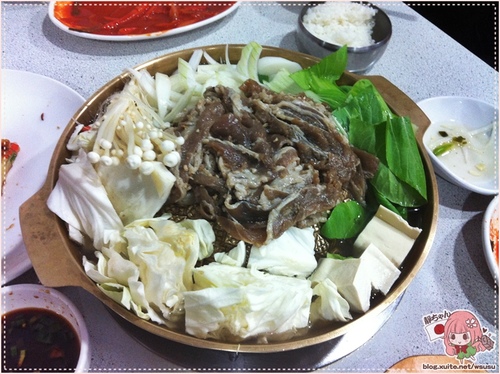 中山區 ❤東輝韓食館❤ 道地韓國味的馬鈴薯豬骨湯。近捷運行天宮站。