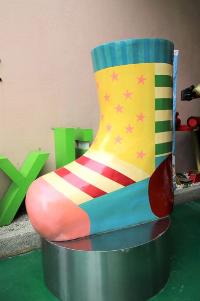 襪仔王觀光工廠:【彰化景點】田中襪仔王。勝鴻機能觀光襪廠~可愛的機器人以及襪仔王公仔/機能襪/免費參觀/襪仔娃DIY手作